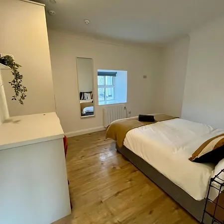 5 Bed Sleeps 5 Blackhall דירה קילדייר