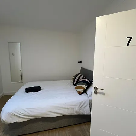 5 Bed Sleeps 5 Blackhall * קילדייר